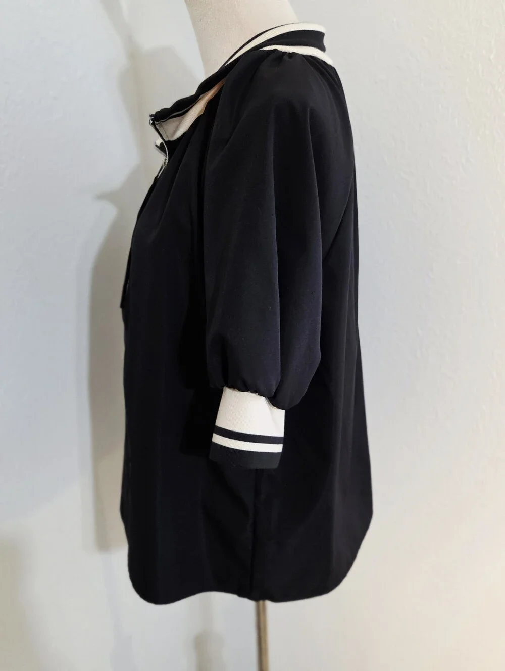 Black & Beige Pippa Blouse, Short Puff Sleeve Zip-Front with Pull Tie Size Large